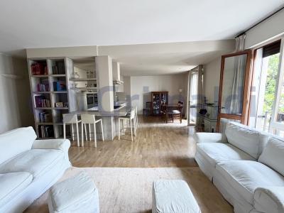 Centro storico, zona S. Sofia. Elegante e spazioso appartamento con garage