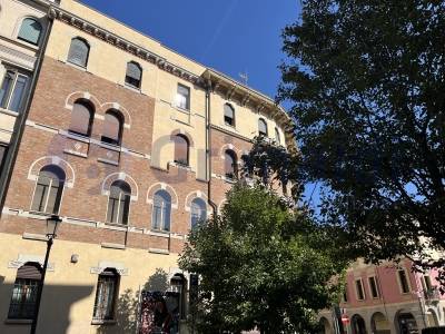 Centro, Piazza Castello. Elegante appartamento ultimo piano