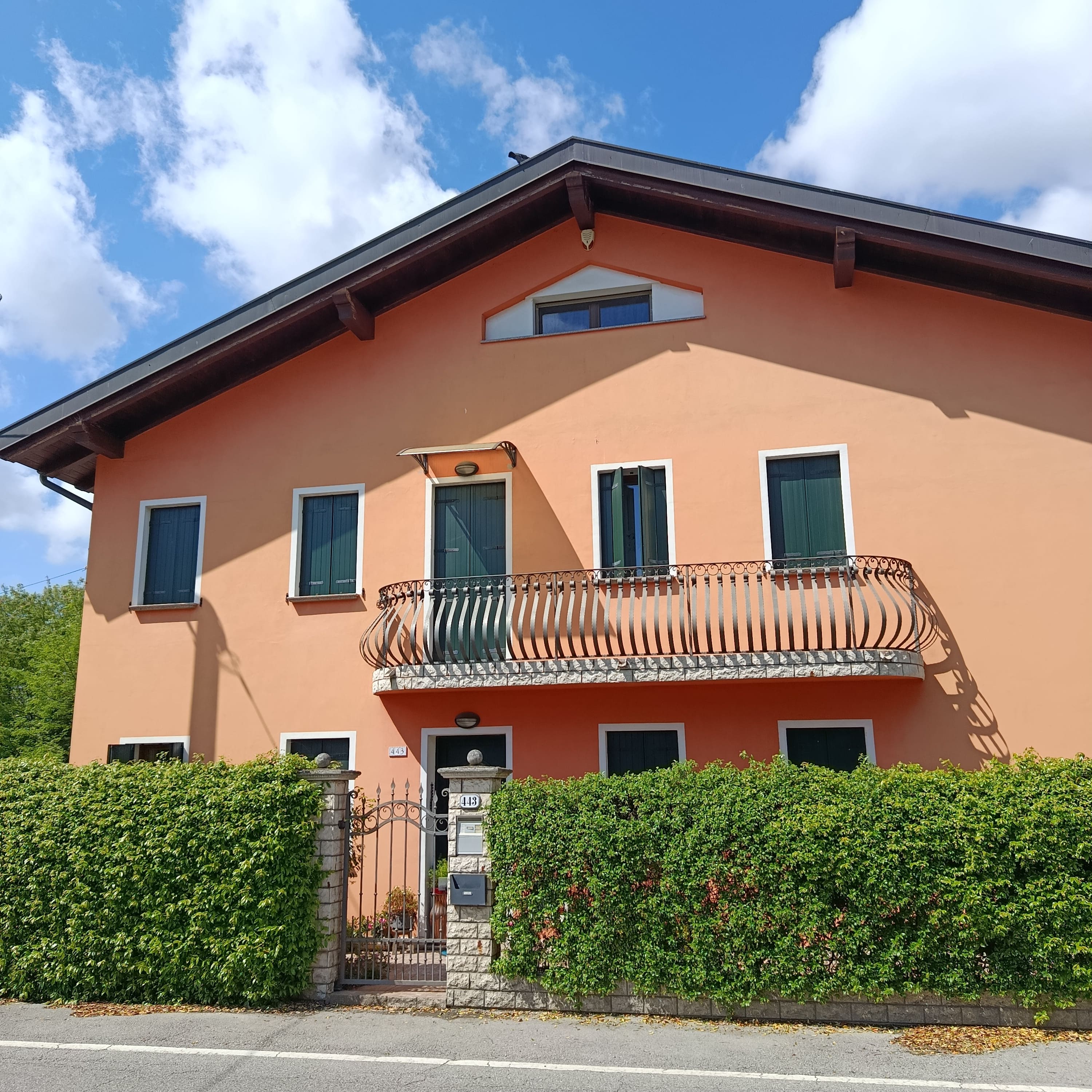 Montà. Casa singola con giardino di mq. 860