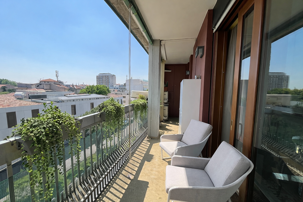 Centro, Largo Europa. Ampio e luminoso appartamento con garage di proprietà