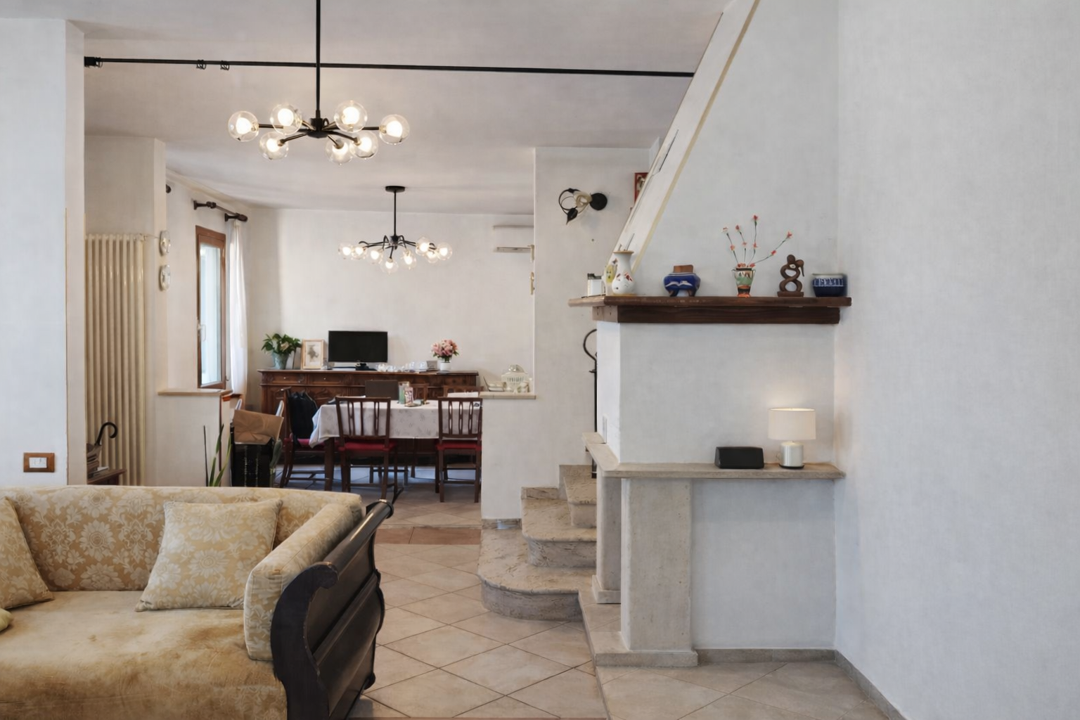 Montà. Casa singola con giardino di mq. 860