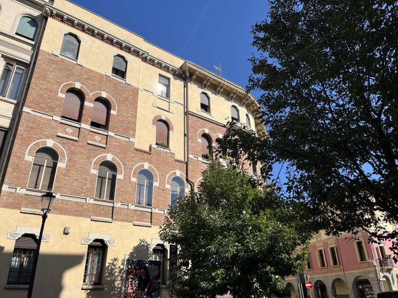 Piazza Castello. Elegante appartamento ultimo piano
