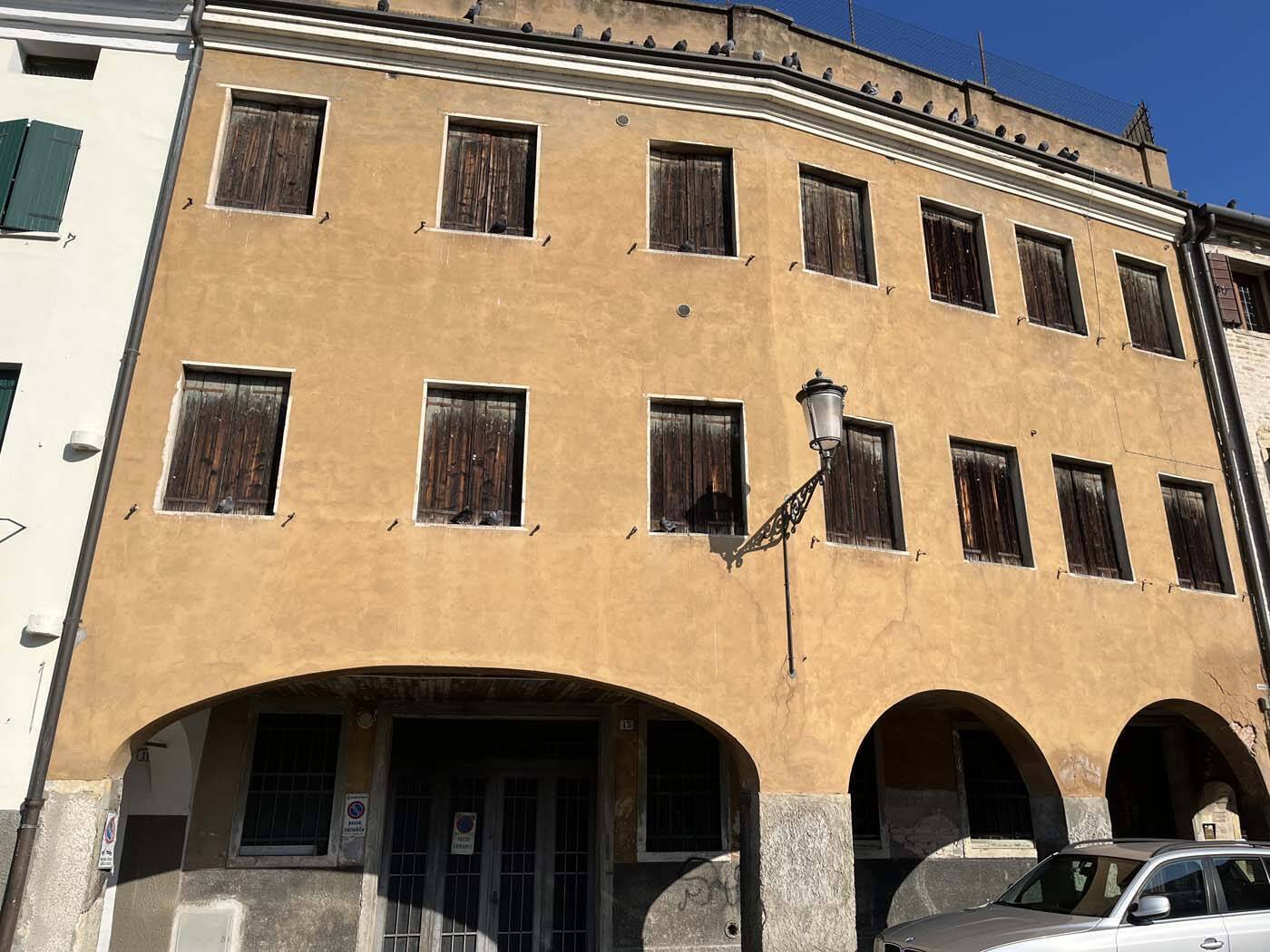 2 fabbricati terra cielo attigui