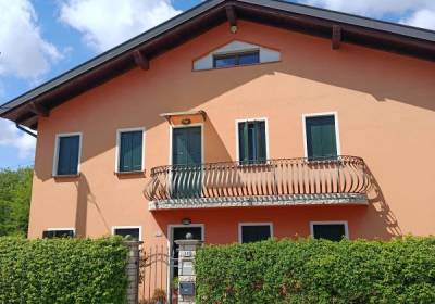 Montà. Casa singola del 2004 con ampio giardino attrezzato