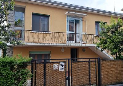 Porta Trento. Intera bifamiliare con garage e giardino