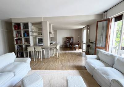 Centro storico, zona S. Sofia. Elegante e spazioso appartamento con garage