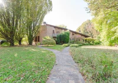 Campodarsego. Villa immersa nel verde