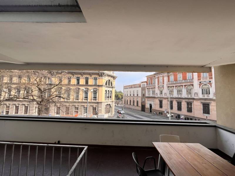 Centro. Luminoso appartamento con splendido terrazzo abitabile Centro. Luminoso appartamento con splendido terrazzo abitabile