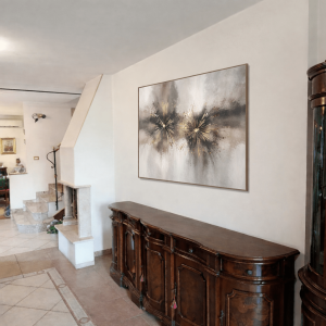 Le immagini presentano un allestimento di home staging virtuale.