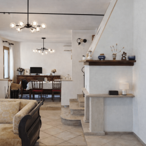 Le immagini presentano un allestimento di home staging virtuale.