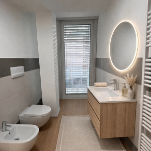 Le immagini presentano un allestimento di home staging virtuale.