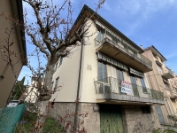Forcellini inizio. Intera bifamiliare con garage e scoperto privato