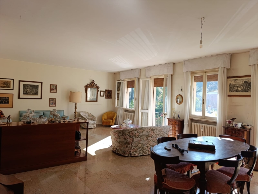 Prato della Valle. Appartamento di ampia metratura con garage - Grimaldi Padova