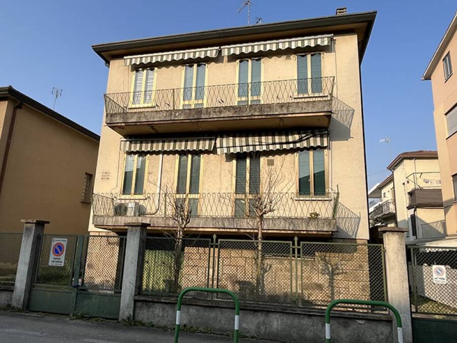 Forcellini inizio. Intera bifamiliare da ristrutturare - Grimaldi Padova