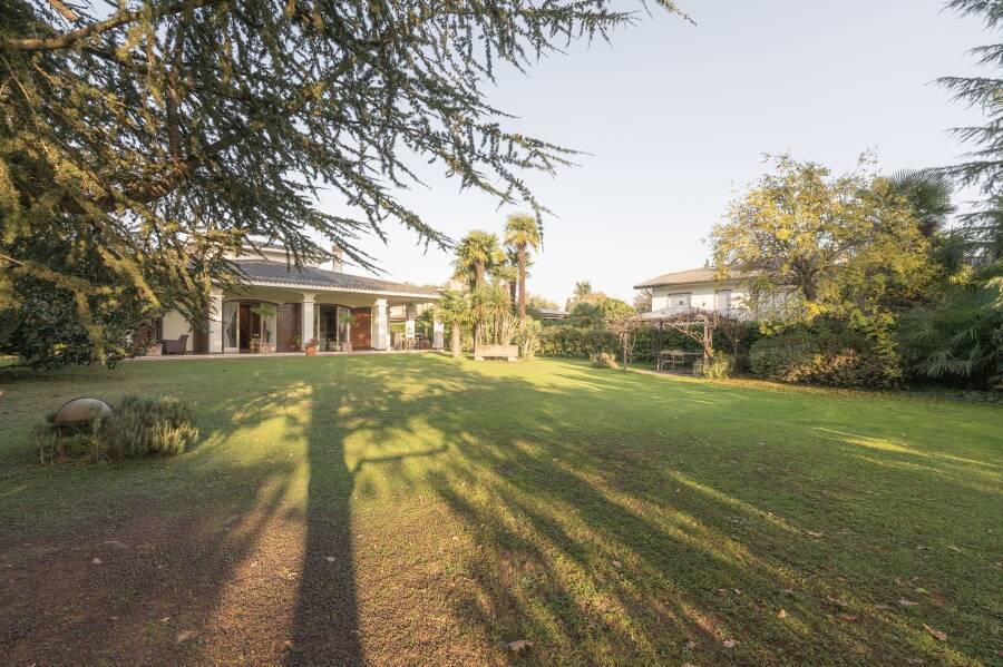 Bragni di Cadoneghe, splendida villa su lotto di mq. 1.800 - Grimaldi Immobiliare Padova Bragni di Cadoneghe, splendida villa su lotto di mq. 1.800 - Grimaldi Padova