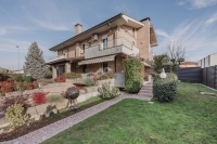 Vigonza località Busa. Porz. di bifamiliare con giardino piantumato