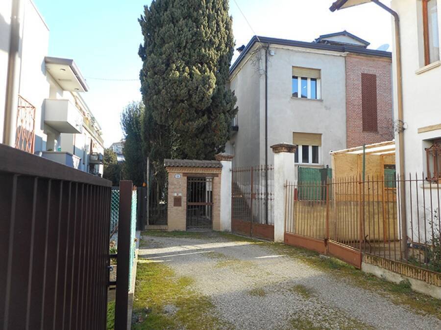 SS. Trinità, casa singola da ristrutturare - Grimaldi Immobiliare Padova SS. Trinità, casa singola da ristrutturare - Grimaldi Padova