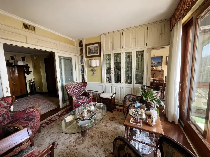 Centro Storico. Ampio e luminoso appartamento con garage di proprietà