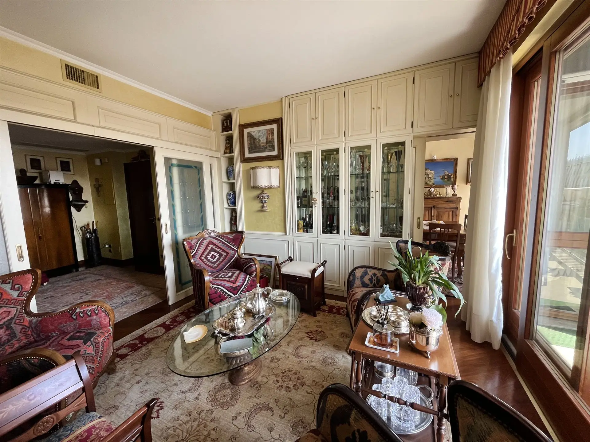 Centro Storico. Ampio e luminoso appartamento con garage di propriet&agrave;